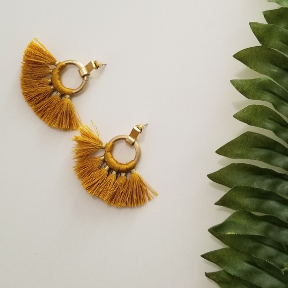 IN THE FIELDS MUSTARD GOLD EARRINGS - Picture 3 of 4